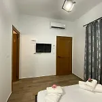 Rentrooms Geni Гостевой дом Ксамил