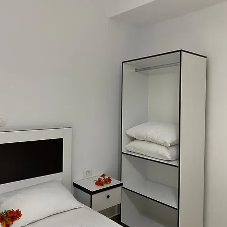Pensión Rentrooms Geni 4*