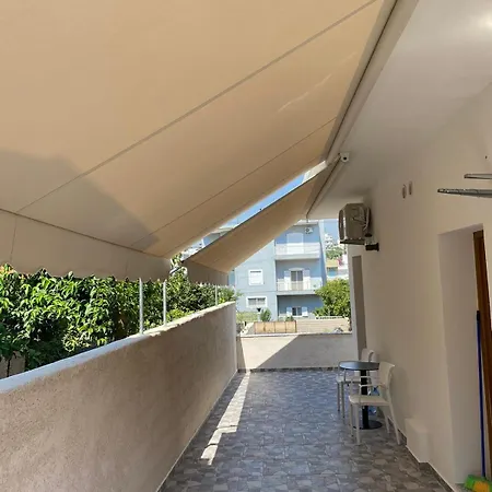 Guest house Rentrooms Geni Ksamil