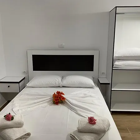 Guest house Rentrooms Geni Ksamil