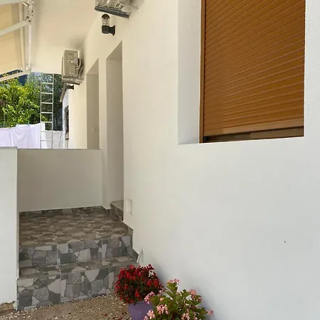 Guest house Rentrooms Geni Ksamil