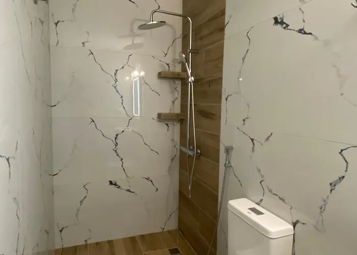 Rentrooms Geni 4*