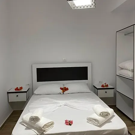 Rentrooms Geni Ksamil