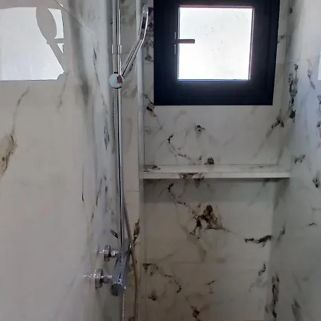 Rentrooms Geni Guest house *