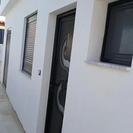 Rentrooms Geni 게스트하우스 사밀