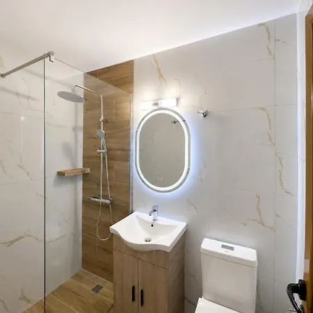 Rentrooms Geni Pensionat 3*