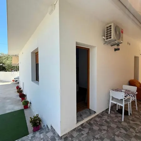 Rentrooms Geni 3* Ksamil